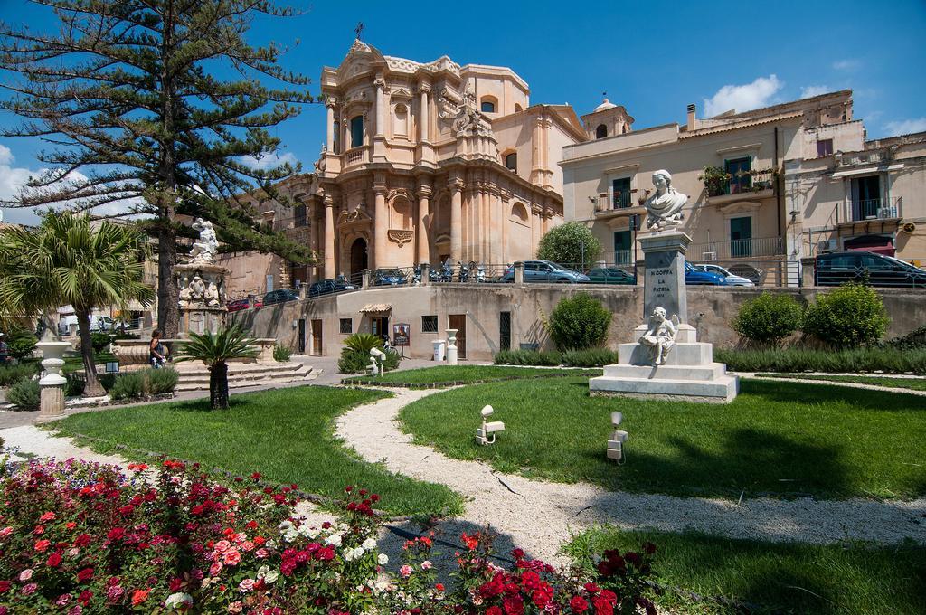 B&B Novecento Siciliano Noto Exterior foto